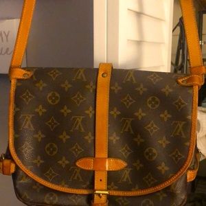 Louis Vuitton Authentic shoulder bag